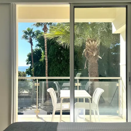 アパート Phaedrus Living Constantinos Seaview