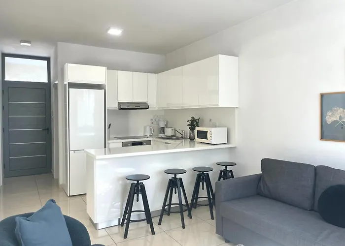 Phaedrus Living Constantinos Seaview Lägenhet