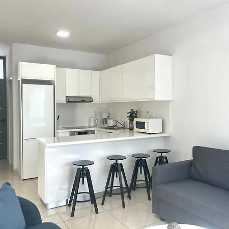 Phaedrus Living Constantinos Seaview Appartamento